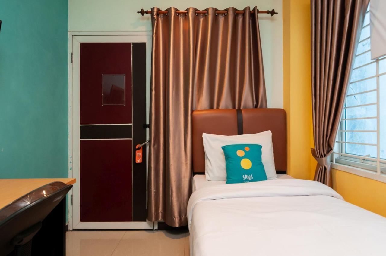 Sans Hotel Finest Медан Экстерьер фото