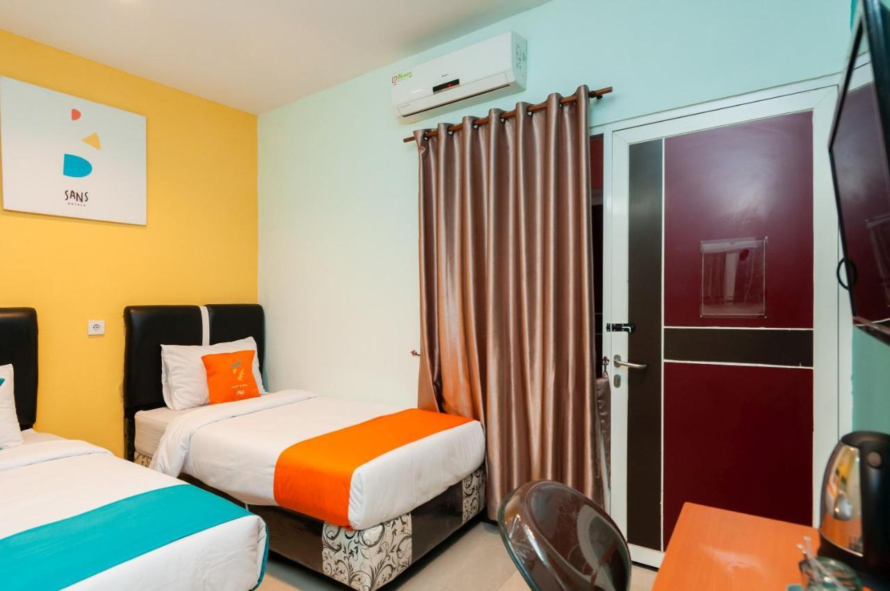 Sans Hotel Finest Медан Экстерьер фото