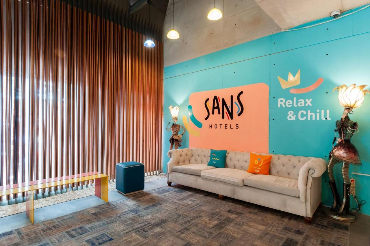 Sans Hotel Finest Медан Экстерьер фото